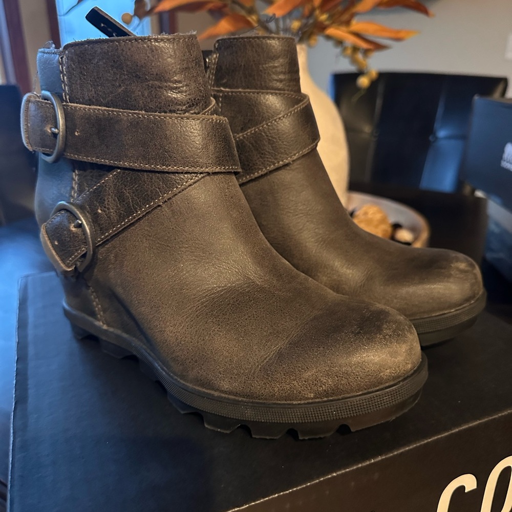 Sorel Black Leather Ankle Booties